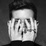 artist image Simon Curtis Delusional Super 8-Bit Heart