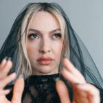 artist image Hadise Küçük Bir Yol Küçük Bir Yol - Single
